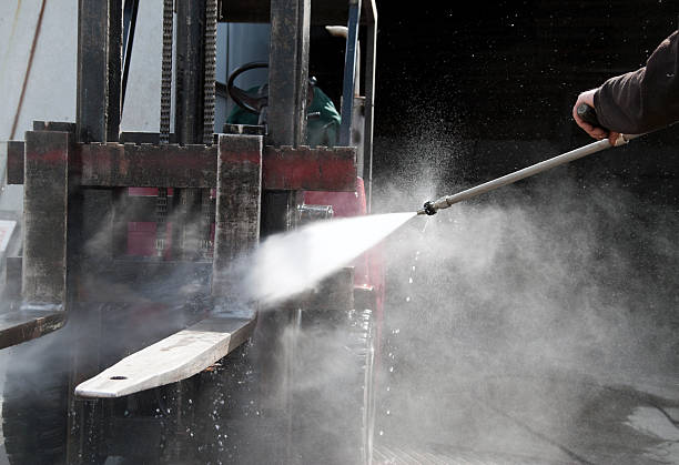 Best Factory Floor Cleaning  in Uhrichsville, OH